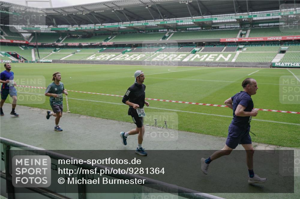 05.10.2025 - 20. swb-Marathon Bremen Michael Burmester http://msf.ph/oto/9281364 05.10.2025 13:04:40 Laufen im Stadion 100, 360, 421, 470, 490, 607, 712, 1012, 1019, 1061, 1080, 1084, 1132, 1413, 1468, 1478, 1695, 1746, 1765, 1834, 1852, 1914, 1997, 2009, 2086, 2333, 2399, 2536, 2584, 2617, 2664, 2802, 2901, 2989, 3008, 3216, 3346, 3413, 3433, 3445, 3483, 3485, 3561, 3658, 3901, 4001, 4005, 4187, 4241, 4243, 4244, 4335, 4501, 4524, 4627, 4634, 4637, 4638, 4671, 4757, 4793, 4803, 4838, 4840, 4858, 4928, 5082, 5212, 5247, 5286, 5295, 5343, 5446, 5464, 5832, 5969, 6011, 6287, 1336 meine-sportfotos.de