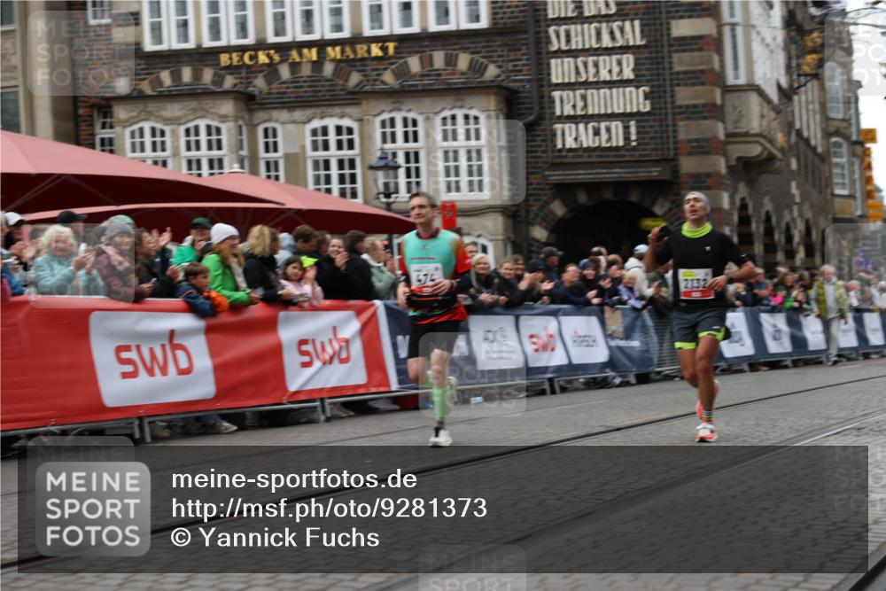 05.10.2025 - 20. swb-Marathon Bremen Yannick Fuchs http://msf.ph/oto/9281373 05.10.2025 12:55:24 Ziel 235, 7213, 7883 meine-sportfotos.de