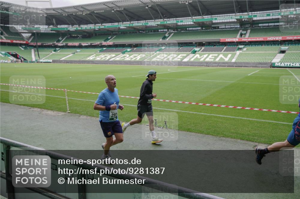 05.10.2025 - 20. swb-Marathon Bremen Michael Burmester http://msf.ph/oto/9281387 05.10.2025 13:04:43 Laufen im Stadion 100, 199, 360, 406, 421, 470, 490, 607, 712, 858, 1012, 1061, 1080, 1084, 1132, 1404, 1413, 1468, 1478, 1746, 1765, 1834, 1852, 1914, 1997, 2009, 2086, 2333, 2399, 2536, 2584, 2617, 2664, 2802, 2901, 2989, 3008, 3216, 3346, 3413, 3433, 3445, 3483, 3561, 3658, 3901, 4001, 4005, 4187, 4241, 4243, 4244, 4335, 4501, 4524, 4627, 4634, 4637, 4638, 4671, 4757, 4803, 4838, 4840, 4858, 4928, 5082, 5212, 5247, 5286, 5295, 5343, 5446, 5464, 5614, 5832, 5969, 6287, 1336 meine-sportfotos.de