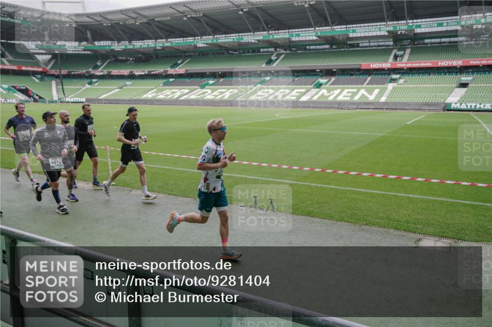 05.10.2025 - 20. swb-Marathon Bremen Michael Burmester http://msf.ph/oto/9281404 05.10.2025 13:04:46 Laufen im Stadion 100, 190, 199, 406, 421, 470, 490, 607, 712, 858, 1012, 1061, 1080, 1084, 1132, 1404, 1455, 1468, 1478, 1480, 1746, 1765, 1834, 1852, 1914, 1997, 2009, 2086, 2333, 2399, 2536, 2584, 2617, 2664, 2802, 2901, 2989, 3008, 3216, 3346, 3413, 3433, 3445, 3483, 3561, 3658, 3901, 4001, 4005, 4187, 4241, 4243, 4244, 4501, 4524, 4627, 4634, 4637, 4638, 4671, 4757, 4803, 4838, 4840, 4855, 4858, 4928, 5082, 5212, 5247, 5286, 5295, 5446, 5464, 5614, 5832, 5969, 6287 meine-sportfotos.de