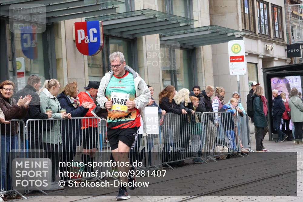 05.10.2025 - 20. swb-Marathon Bremen Strokosch-Dieckow http://msf.ph/oto/9281407 05.10.2025 11:18:53 Ziel 9247, 10488, 9247, 10488 meine-sportfotos.de