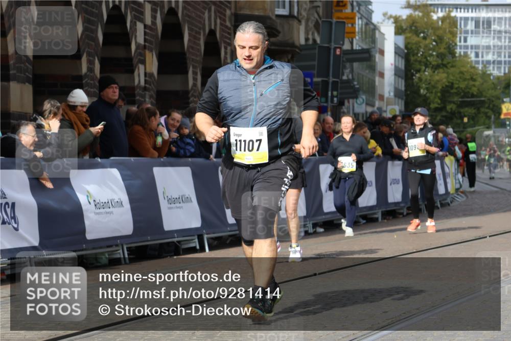 05.10.2025 - 20. swb-Marathon Bremen Strokosch-Dieckow http://msf.ph/oto/9281414 05.10.2025 11:15:03 Ziel 10496, 10647, 10984, 11107, 11635 meine-sportfotos.de