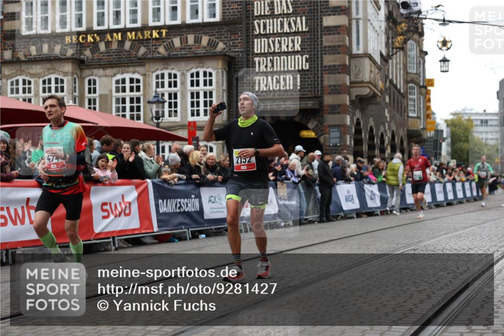 05.10.2025 - 20. swb-Marathon Bremen Yannick Fuchs http://msf.ph/oto/9281427 05.10.2025 12:55:25 Ziel 235, 474, 2132, 7213, 7883 meine-sportfotos.de