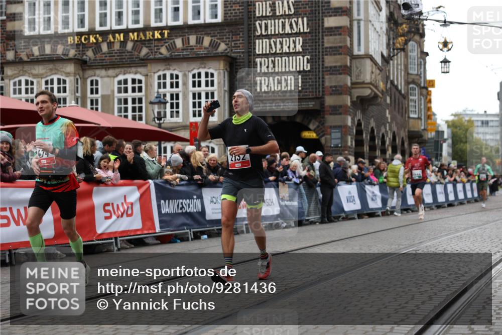 05.10.2025 - 20. swb-Marathon Bremen Yannick Fuchs http://msf.ph/oto/9281436 05.10.2025 12:55:25 Ziel 235, 474, 2132, 7213, 7883 meine-sportfotos.de