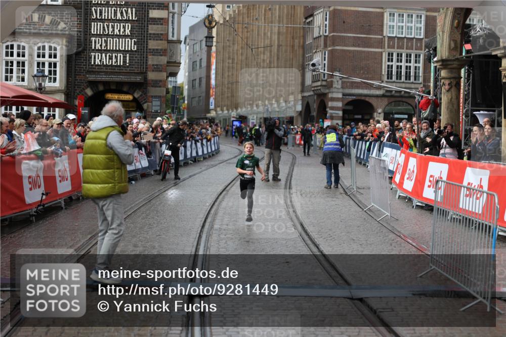 05.10.2025 - 20. swb-Marathon Bremen Yannick Fuchs http://msf.ph/oto/9281449 05.10.2025 15:17:48 Ziel  meine-sportfotos.de