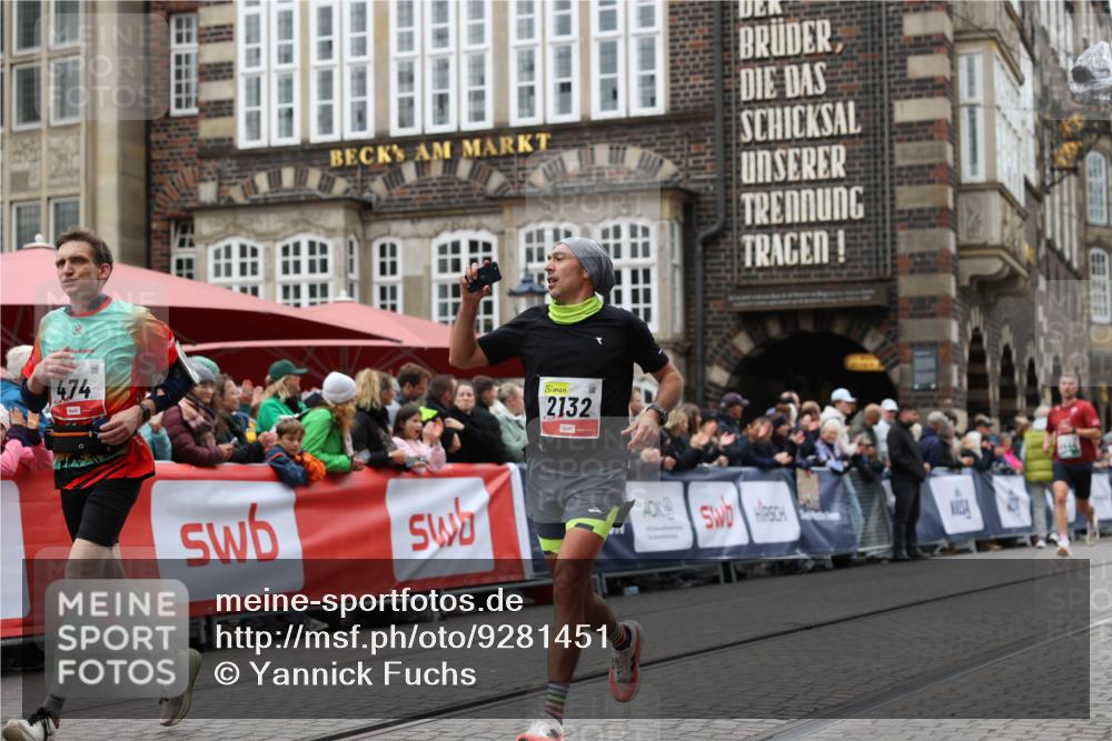 05.10.2025 - 20. swb-Marathon Bremen Yannick Fuchs http://msf.ph/oto/9281451 05.10.2025 12:55:26 Ziel 235, 474, 2132, 7213, 7883 meine-sportfotos.de