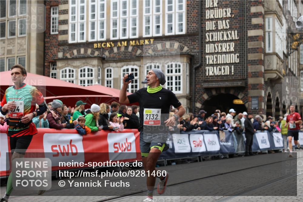 05.10.2025 - 20. swb-Marathon Bremen Yannick Fuchs http://msf.ph/oto/9281460 05.10.2025 12:55:26 Ziel 235, 474, 2132, 7213, 7883 meine-sportfotos.de