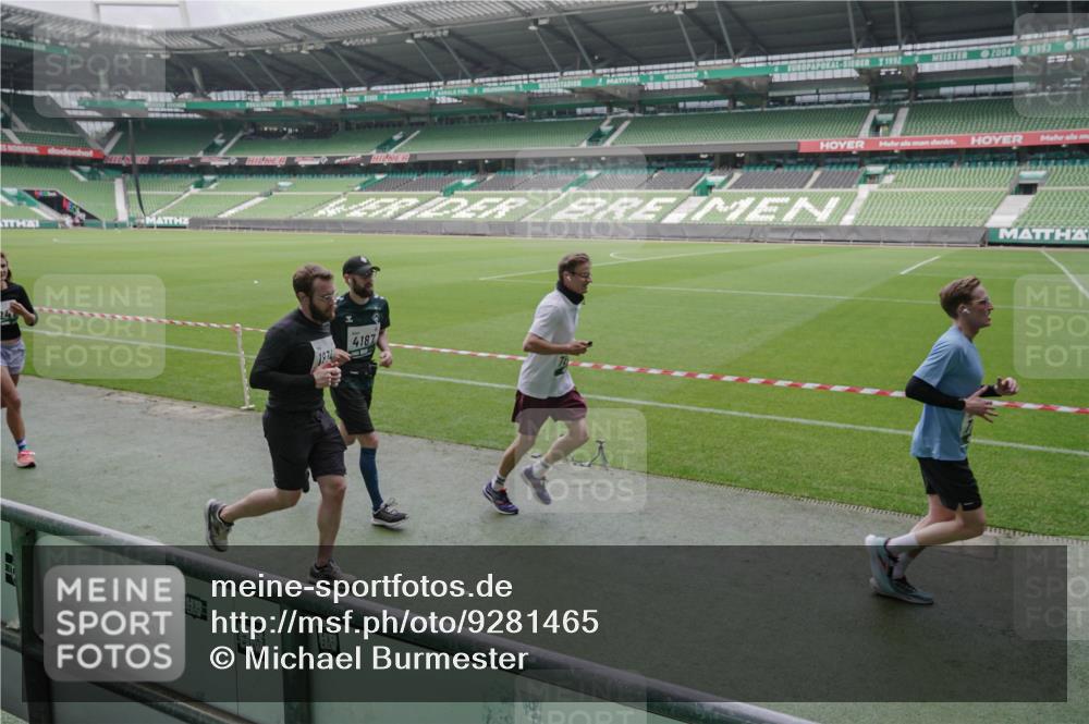 05.10.2025 - 20. swb-Marathon Bremen Michael Burmester http://msf.ph/oto/9281465 05.10.2025 13:04:51 Laufen im Stadion 100, 190, 199, 406, 421, 470, 490, 607, 712, 858, 924, 1012, 1061, 1080, 1132, 1404, 1455, 1478, 1480, 1746, 1765, 1834, 1852, 1914, 1997, 2009, 2086, 2333, 2399, 2536, 2584, 2604, 2617, 2664, 2802, 2901, 2989, 3008, 3049, 3216, 3346, 3378, 3380, 3413, 3433, 3445, 3483, 3561, 3658, 3799, 3901, 4001, 4055, 4187, 4241, 4243, 4244, 4376, 4501, 4627, 4634, 4671, 4757, 4803, 4838, 4840, 4855, 4858, 4928, 5082, 5247, 5286, 5295, 5446, 5464, 5614, 5832, 5904, 5969 meine-sportfotos.de