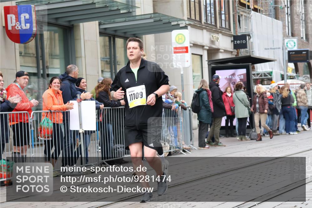 05.10.2025 - 20. swb-Marathon Bremen Strokosch-Dieckow http://msf.ph/oto/9281474 05.10.2025 11:19:06 Ziel 9247, 9705, 10488, 11109, 9247, 9705, 10488, 11109 meine-sportfotos.de