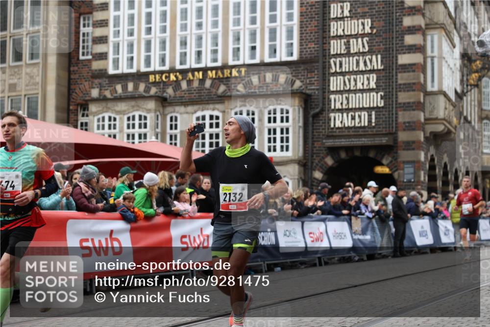 05.10.2025 - 20. swb-Marathon Bremen Yannick Fuchs http://msf.ph/oto/9281475 05.10.2025 12:55:26 Ziel 235, 474, 2132, 7213, 7883 meine-sportfotos.de