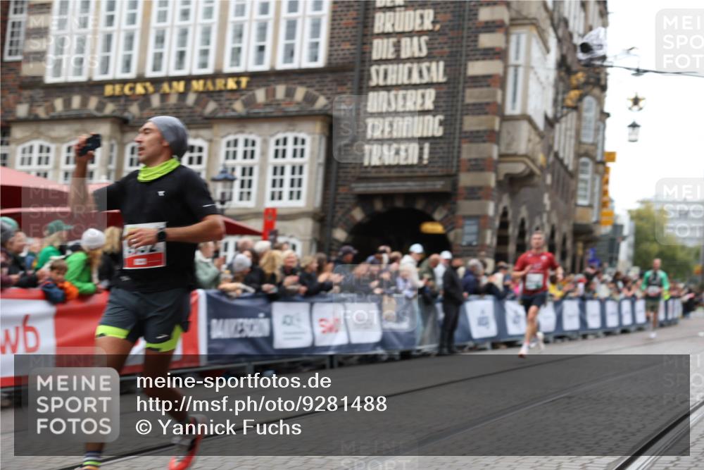 05.10.2025 - 20. swb-Marathon Bremen Yannick Fuchs http://msf.ph/oto/9281488 05.10.2025 12:55:26 Ziel 235, 474, 2132, 7213, 7883 meine-sportfotos.de