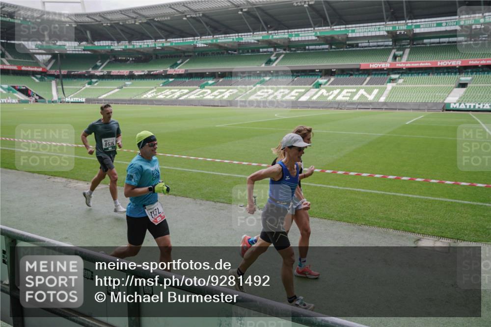 05.10.2025 - 20. swb-Marathon Bremen Michael Burmester http://msf.ph/oto/9281492 05.10.2025 13:04:53 Laufen im Stadion 100, 190, 199, 406, 421, 470, 490, 607, 678, 712, 858, 924, 1012, 1061, 1080, 1132, 1404, 1455, 1478, 1480, 1545, 1746, 1765, 1834, 1852, 1914, 1990, 1997, 2009, 2086, 2190, 2333, 2399, 2536, 2584, 2604, 2617, 2664, 2802, 2901, 2989, 3008, 3049, 3216, 3346, 3378, 3380, 3413, 3433, 3445, 3483, 3561, 3658, 3799, 3901, 4001, 4055, 4187, 4241, 4243, 4244, 4376, 4501, 4627, 4634, 4671, 4757, 4803, 4838, 4840, 4855, 4858, 4928, 5082, 5247, 5286, 5295, 5446, 5464, 5614, 5832, 5904 meine-sportfotos.de