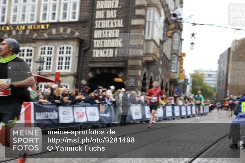 05.10.2025 - 20. swb-Marathon Bremen Yannick Fuchs http://msf.ph/oto/9281498 05.10.2025 12:55:26 Ziel 235, 474, 2132, 7213, 7883 meine-sportfotos.de