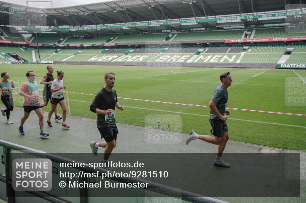 05.10.2025 - 20. swb-Marathon Bremen Michael Burmester http://msf.ph/oto/9281510 05.10.2025 13:04:54 Laufen im Stadion 100, 190, 199, 406, 421, 470, 490, 607, 678, 712, 858, 924, 1012, 1061, 1080, 1132, 1404, 1455, 1478, 1480, 1545, 1746, 1765, 1834, 1852, 1990, 1997, 2009, 2086, 2190, 2333, 2399, 2536, 2584, 2604, 2617, 2664, 2802, 2901, 2989, 3008, 3049, 3216, 3346, 3378, 3380, 3413, 3433, 3445, 3483, 3561, 3658, 3799, 3901, 4001, 4055, 4187, 4241, 4243, 4244, 4376, 4501, 4627, 4634, 4671, 4757, 4803, 4838, 4855, 4858, 4928, 5082, 5247, 5286, 5295, 5446, 5464, 5614, 5832, 5904 meine-sportfotos.de