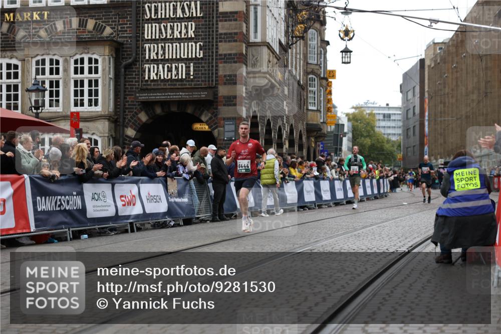 05.10.2025 - 20. swb-Marathon Bremen Yannick Fuchs http://msf.ph/oto/9281530 05.10.2025 12:55:26 Ziel 235, 474, 2132, 7213, 7883 meine-sportfotos.de