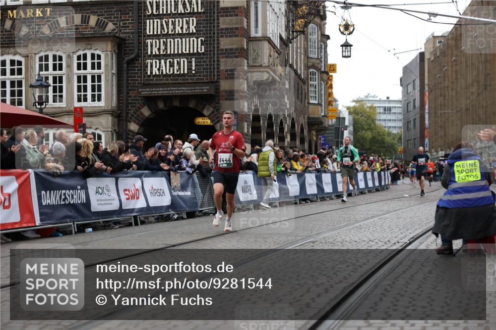 05.10.2025 - 20. swb-Marathon Bremen Yannick Fuchs http://msf.ph/oto/9281544 05.10.2025 12:55:27 Ziel 235, 474, 2132, 6444, 7213, 7883 meine-sportfotos.de