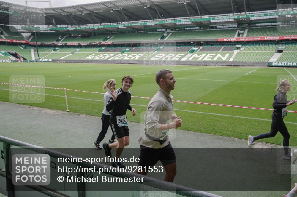 05.10.2025 - 20. swb-Marathon Bremen Michael Burmester http://msf.ph/oto/9281553 05.10.2025 13:04:58 Laufen im Stadion 100, 190, 199, 406, 421, 470, 490, 607, 678, 712, 858, 924, 1012, 1061, 1080, 1132, 1404, 1455, 1478, 1480, 1545, 1746, 1765, 1834, 1840, 1867, 1990, 1997, 2009, 2086, 2190, 2333, 2399, 2536, 2584, 2604, 2617, 2664, 2802, 2901, 2935, 2989, 3008, 3049, 3216, 3346, 3378, 3380, 3413, 3433, 3445, 3483, 3561, 3658, 3799, 3901, 4001, 4055, 4187, 4207, 4241, 4243, 4244, 4376, 4501, 4627, 4634, 4671, 4757, 4803, 4838, 4855, 4858, 4928, 5082, 5247, 5286, 5295, 5446, 5464, 5614, 5904 meine-sportfotos.de
