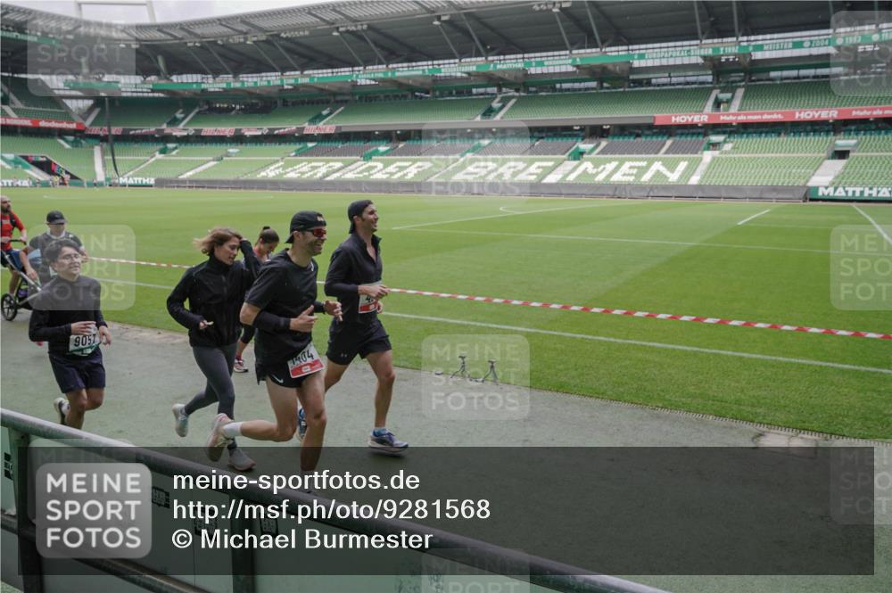 05.10.2025 - 20. swb-Marathon Bremen Michael Burmester http://msf.ph/oto/9281568 05.10.2025 13:05:04 Laufen im Stadion 190, 199, 406, 421, 490, 607, 678, 712, 858, 924, 1012, 1061, 1132, 1228, 1404, 1455, 1480, 1545, 1746, 1765, 1834, 1840, 1867, 1990, 2009, 2058, 2086, 2190, 2399, 2536, 2584, 2604, 2664, 2802, 2901, 2935, 2989, 3008, 3025, 3049, 3216, 3346, 3378, 3380, 3413, 3433, 3445, 3483, 3561, 3658, 3799, 3901, 4001, 4055, 4187, 4207, 4241, 4243, 4244, 4326, 4376, 4501, 4627, 4634, 4665, 4671, 4757, 4838, 4855, 4858, 4892, 5082, 5247, 5286, 5295, 5446, 5464, 5614, 5904, 6283 meine-sportfotos.de