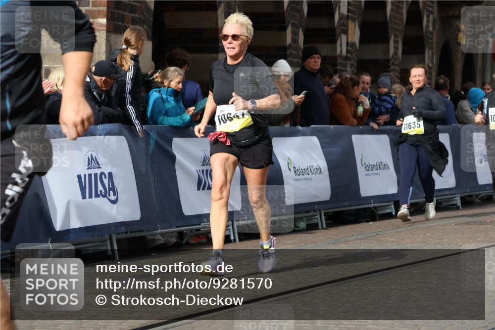 05.10.2025 - 20. swb-Marathon Bremen Strokosch-Dieckow http://msf.ph/oto/9281570 05.10.2025 11:15:05 Ziel 10496, 10647, 10984, 11107, 11293, 11635 meine-sportfotos.de