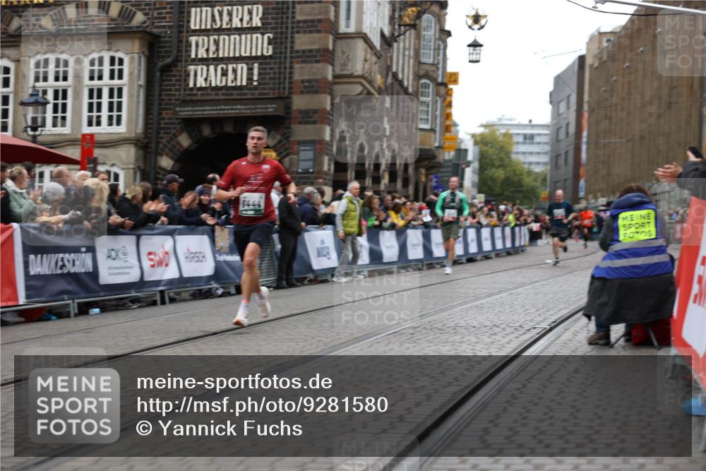 05.10.2025 - 20. swb-Marathon Bremen Yannick Fuchs http://msf.ph/oto/9281580 05.10.2025 12:55:27 Ziel 235, 474, 2132, 6444, 7213, 7883 meine-sportfotos.de
