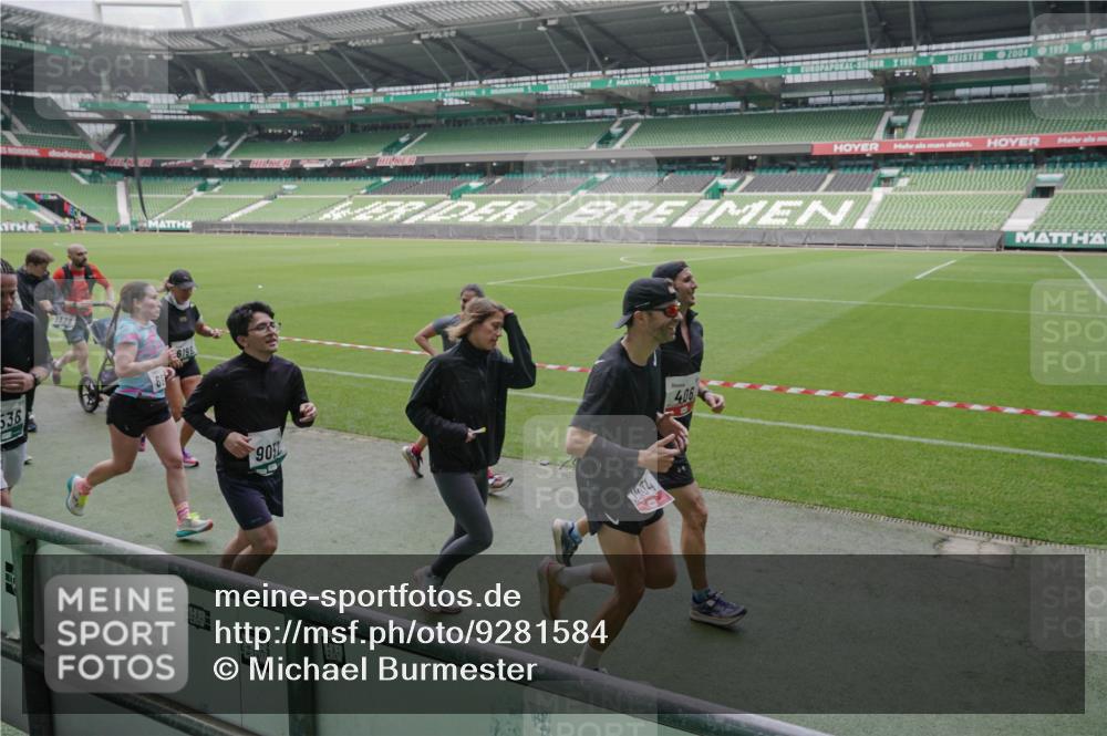 05.10.2025 - 20. swb-Marathon Bremen Michael Burmester http://msf.ph/oto/9281584 05.10.2025 13:05:05 Laufen im Stadion 190, 199, 406, 421, 490, 607, 678, 712, 858, 924, 1012, 1061, 1132, 1228, 1404, 1455, 1480, 1545, 1746, 1765, 1834, 1840, 1867, 1990, 2009, 2058, 2086, 2190, 2399, 2536, 2584, 2604, 2664, 2785, 2802, 2901, 2935, 2989, 3008, 3025, 3049, 3216, 3378, 3380, 3413, 3433, 3445, 3483, 3561, 3658, 3799, 3901, 4001, 4055, 4187, 4207, 4241, 4244, 4326, 4332, 4376, 4501, 4627, 4634, 4665, 4671, 4838, 4855, 4858, 4892, 5082, 5247, 5286, 5295, 5382, 5446, 5464, 5614, 5904, 6283 meine-sportfotos.de