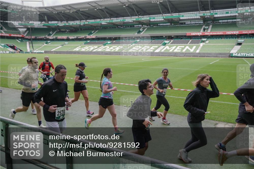 05.10.2025 - 20. swb-Marathon Bremen Michael Burmester http://msf.ph/oto/9281592 05.10.2025 13:05:05 Laufen im Stadion 190, 199, 406, 421, 490, 607, 678, 712, 858, 924, 1012, 1061, 1132, 1228, 1404, 1455, 1480, 1545, 1746, 1765, 1834, 1840, 1867, 1990, 2009, 2058, 2086, 2190, 2399, 2536, 2584, 2604, 2664, 2785, 2802, 2901, 2935, 2989, 3008, 3025, 3049, 3216, 3378, 3380, 3413, 3433, 3445, 3483, 3561, 3658, 3799, 3901, 4001, 4055, 4187, 4207, 4241, 4244, 4326, 4332, 4376, 4501, 4627, 4634, 4665, 4671, 4838, 4855, 4858, 4892, 5082, 5247, 5286, 5295, 5382, 5446, 5464, 5614, 5904, 6283 meine-sportfotos.de