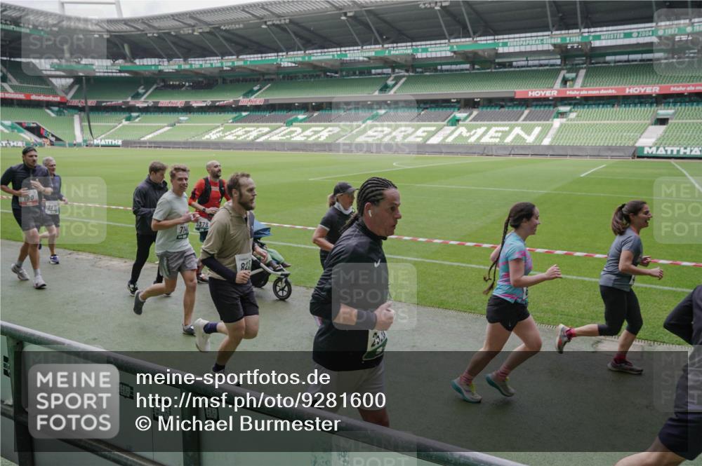 05.10.2025 - 20. swb-Marathon Bremen Michael Burmester http://msf.ph/oto/9281600 05.10.2025 13:05:06 Laufen im Stadion 190, 199, 406, 421, 490, 607, 678, 712, 858, 924, 1012, 1061, 1132, 1228, 1404, 1455, 1480, 1545, 1746, 1765, 1834, 1840, 1867, 1990, 2009, 2058, 2086, 2190, 2399, 2536, 2584, 2604, 2664, 2785, 2802, 2901, 2935, 2989, 3008, 3025, 3049, 3216, 3378, 3380, 3413, 3433, 3445, 3483, 3561, 3658, 3799, 3837, 3901, 4001, 4055, 4187, 4207, 4241, 4244, 4326, 4332, 4376, 4501, 4627, 4634, 4665, 4671, 4838, 4855, 4858, 4892, 4904, 5082, 5247, 5286, 5295, 5382, 5464, 5614, 5904, 6283 meine-sportfotos.de