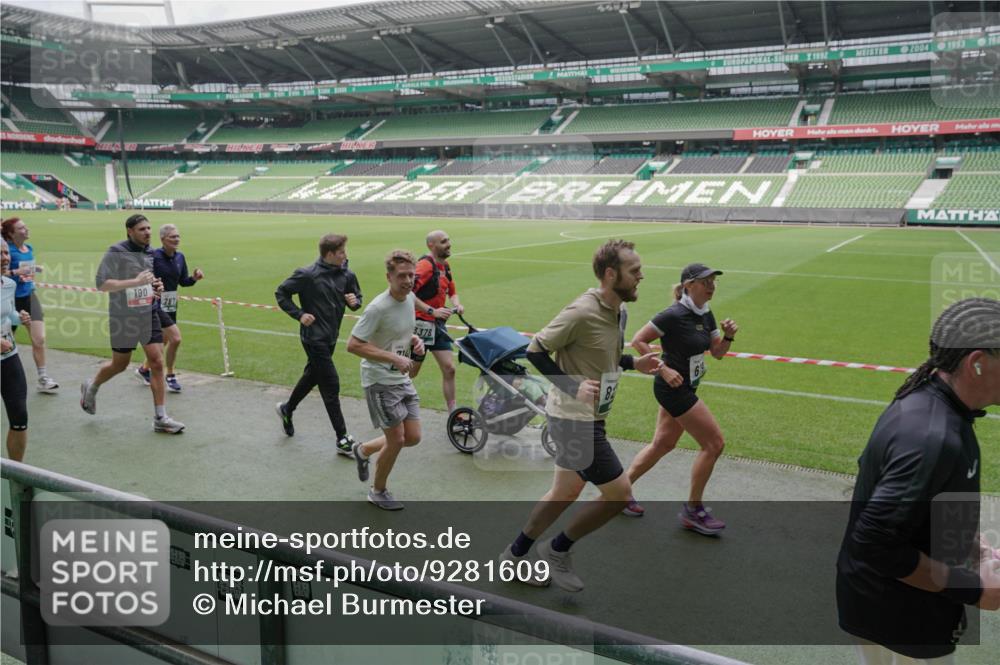 05.10.2025 - 20. swb-Marathon Bremen Michael Burmester http://msf.ph/oto/9281609 05.10.2025 13:05:06 Laufen im Stadion 190, 199, 406, 421, 490, 607, 678, 712, 858, 924, 1012, 1061, 1132, 1228, 1404, 1455, 1480, 1545, 1746, 1765, 1834, 1840, 1867, 1990, 2009, 2058, 2086, 2190, 2399, 2536, 2584, 2604, 2664, 2785, 2802, 2901, 2935, 2989, 3008, 3025, 3049, 3216, 3378, 3380, 3413, 3433, 3445, 3483, 3561, 3658, 3799, 3837, 3901, 4001, 4055, 4187, 4207, 4241, 4244, 4326, 4332, 4376, 4501, 4627, 4634, 4665, 4671, 4838, 4855, 4858, 4892, 4904, 5082, 5247, 5286, 5295, 5382, 5464, 5614, 5904, 6283 meine-sportfotos.de