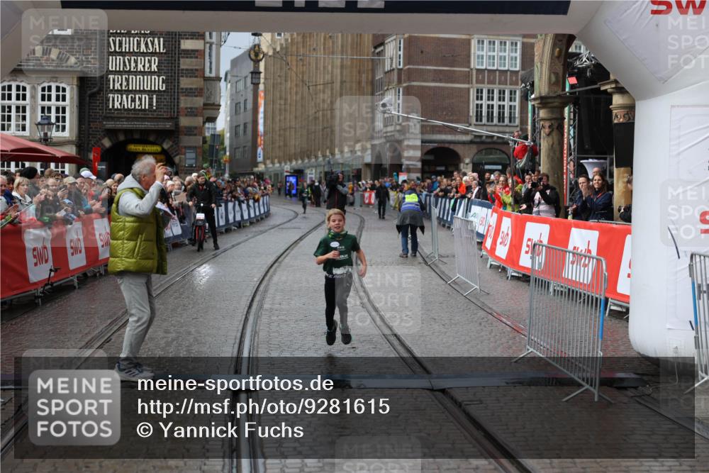 05.10.2025 - 20. swb-Marathon Bremen Yannick Fuchs http://msf.ph/oto/9281615 05.10.2025 15:17:49 Ziel  meine-sportfotos.de