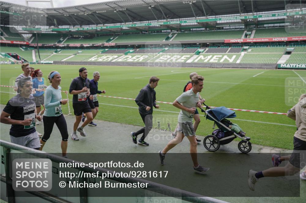 05.10.2025 - 20. swb-Marathon Bremen Michael Burmester http://msf.ph/oto/9281617 05.10.2025 13:05:07 Laufen im Stadion 190, 199, 406, 421, 490, 678, 712, 858, 924, 1061, 1132, 1228, 1404, 1455, 1480, 1545, 1746, 1765, 1834, 1840, 1867, 1990, 2009, 2058, 2086, 2190, 2399, 2536, 2584, 2604, 2664, 2785, 2802, 2901, 2935, 2989, 3008, 3025, 3049, 3216, 3378, 3380, 3413, 3433, 3445, 3483, 3561, 3658, 3799, 3837, 3901, 4001, 4055, 4187, 4207, 4241, 4244, 4326, 4332, 4376, 4501, 4627, 4634, 4665, 4671, 4838, 4855, 4858, 4892, 4904, 5082, 5247, 5286, 5295, 5382, 5614, 5904, 6283 meine-sportfotos.de