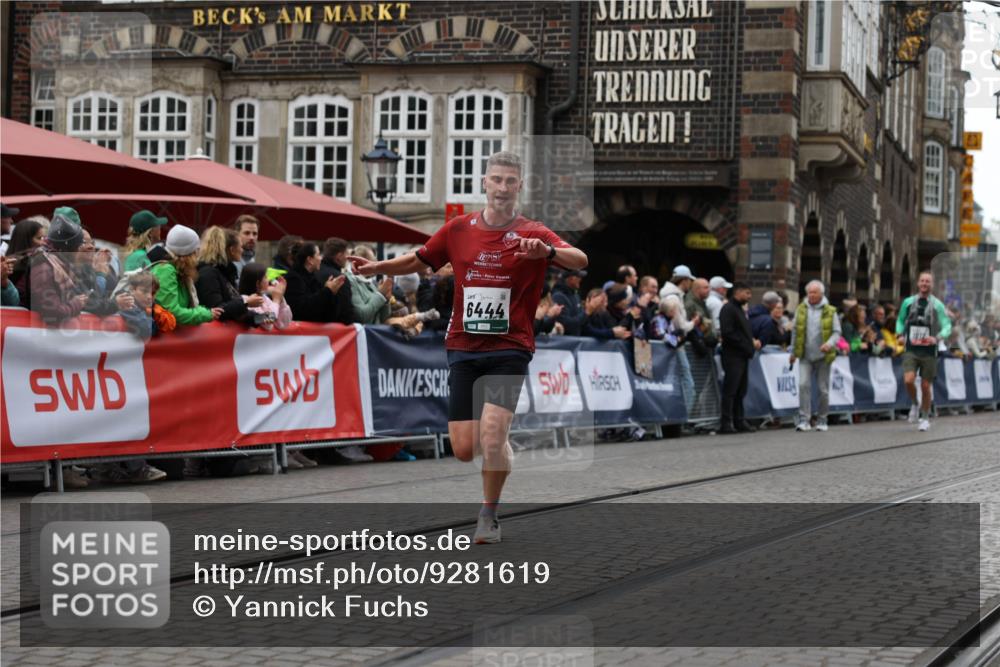 05.10.2025 - 20. swb-Marathon Bremen Yannick Fuchs http://msf.ph/oto/9281619 05.10.2025 12:55:28 Ziel 235, 474, 2132, 6444, 7213, 7883 meine-sportfotos.de