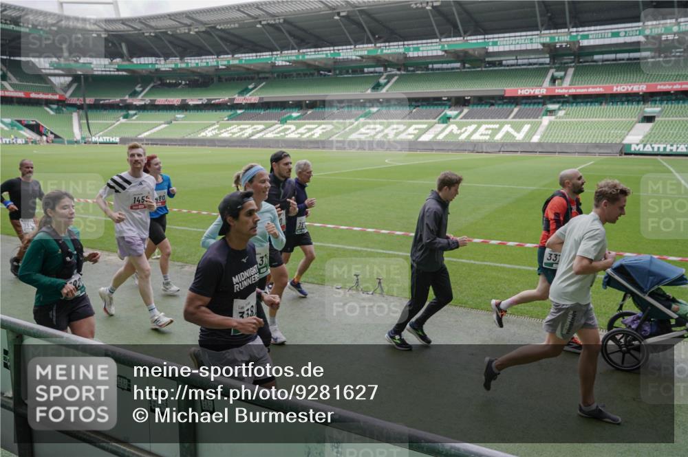 05.10.2025 - 20. swb-Marathon Bremen Michael Burmester http://msf.ph/oto/9281627 05.10.2025 13:05:07 Laufen im Stadion 190, 199, 406, 421, 490, 678, 712, 858, 924, 1061, 1132, 1228, 1404, 1455, 1480, 1545, 1746, 1765, 1834, 1840, 1867, 1990, 2009, 2058, 2086, 2190, 2399, 2536, 2584, 2604, 2664, 2785, 2802, 2901, 2935, 2989, 3008, 3025, 3049, 3216, 3378, 3380, 3413, 3433, 3445, 3483, 3561, 3658, 3799, 3837, 3901, 4001, 4055, 4187, 4207, 4241, 4244, 4326, 4332, 4376, 4501, 4627, 4634, 4665, 4671, 4838, 4855, 4858, 4892, 4904, 5082, 5247, 5286, 5295, 5382, 5614, 5904, 6283 meine-sportfotos.de
