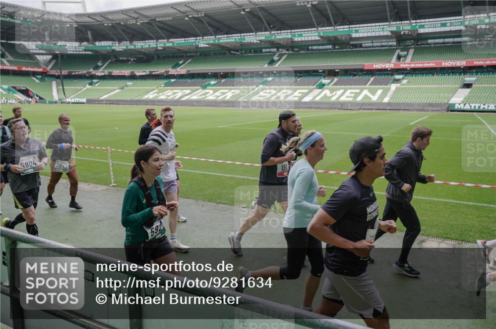 05.10.2025 - 20. swb-Marathon Bremen Michael Burmester http://msf.ph/oto/9281634 05.10.2025 13:05:08 Laufen im Stadion 190, 199, 406, 421, 490, 678, 712, 858, 924, 1061, 1132, 1228, 1404, 1455, 1480, 1545, 1746, 1765, 1834, 1840, 1867, 1990, 2009, 2058, 2086, 2190, 2399, 2536, 2584, 2604, 2664, 2785, 2802, 2901, 2935, 2989, 3008, 3025, 3049, 3216, 3378, 3380, 3413, 3433, 3445, 3483, 3561, 3658, 3799, 3837, 3901, 4001, 4055, 4187, 4207, 4241, 4244, 4326, 4332, 4376, 4501, 4627, 4634, 4665, 4671, 4838, 4855, 4858, 4892, 4904, 5082, 5247, 5286, 5295, 5382, 5614, 5904, 6283 meine-sportfotos.de