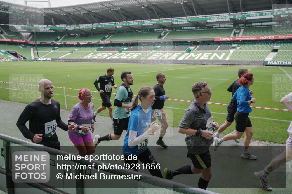 05.10.2025 - 20. swb-Marathon Bremen Michael Burmester http://msf.ph/oto/9281656 05.10.2025 13:05:09 Laufen im Stadion 190, 199, 406, 421, 490, 678, 712, 858, 924, 1061, 1132, 1228, 1404, 1455, 1480, 1545, 1702, 1746, 1765, 1834, 1840, 1867, 1990, 2009, 2058, 2086, 2190, 2399, 2536, 2584, 2604, 2664, 2785, 2802, 2901, 2935, 2989, 3008, 3025, 3049, 3216, 3378, 3380, 3413, 3433, 3445, 3483, 3561, 3658, 3799, 3837, 3901, 4001, 4055, 4187, 4207, 4241, 4244, 4326, 4332, 4376, 4501, 4627, 4634, 4665, 4671, 4838, 4855, 4858, 4892, 4904, 5082, 5247, 5286, 5295, 5382, 5614, 5904, 6283 meine-sportfotos.de