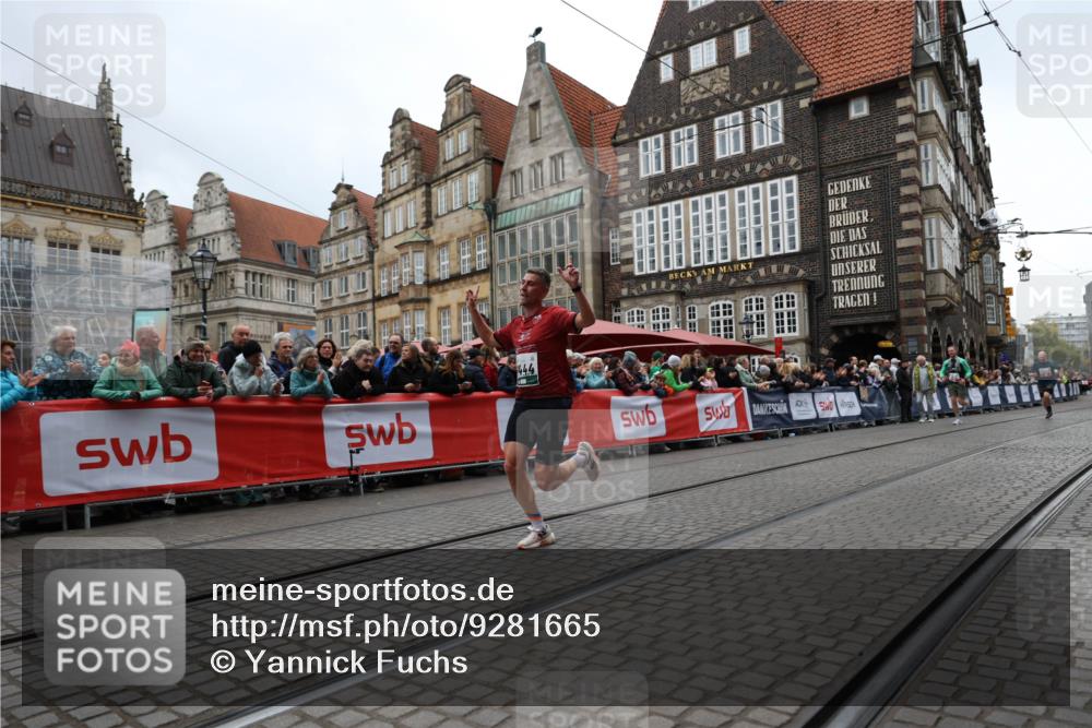 05.10.2025 - 20. swb-Marathon Bremen Yannick Fuchs http://msf.ph/oto/9281665 05.10.2025 12:55:29 Ziel 235, 474, 2132, 6444, 7213, 7883 meine-sportfotos.de