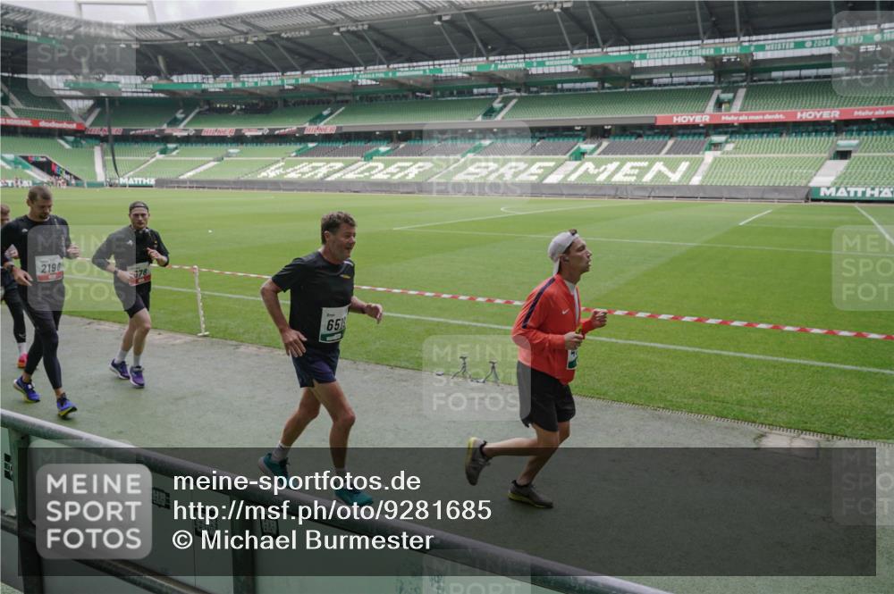05.10.2025 - 20. swb-Marathon Bremen Michael Burmester http://msf.ph/oto/9281685 05.10.2025 13:05:12 Laufen im Stadion 190, 199, 406, 421, 490, 520, 611, 678, 712, 858, 924, 1061, 1132, 1147, 1228, 1404, 1455, 1480, 1545, 1702, 1746, 1765, 1834, 1840, 1867, 1990, 2009, 2058, 2190, 2399, 2536, 2584, 2604, 2664, 2785, 2802, 2901, 2935, 2989, 3008, 3025, 3049, 3216, 3378, 3380, 3413, 3433, 3445, 3479, 3483, 3561, 3658, 3799, 3809, 3837, 3901, 4001, 4055, 4187, 4207, 4241, 4326, 4332, 4376, 4501, 4627, 4634, 4665, 4671, 4838, 4855, 4858, 4892, 4904, 5082, 5247, 5286, 5295, 5382, 5614, 5904, 6283 meine-sportfotos.de