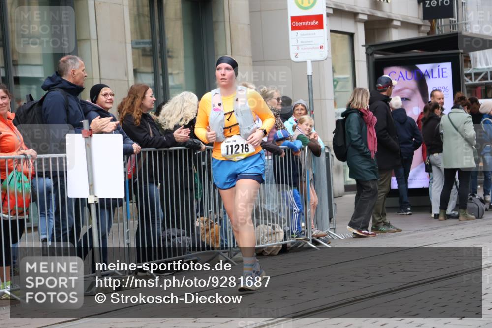 05.10.2025 - 20. swb-Marathon Bremen Strokosch-Dieckow http://msf.ph/oto/9281687 05.10.2025 11:19:27 Ziel 9705, 10677, 11216, 9705, 10677, 11216 meine-sportfotos.de