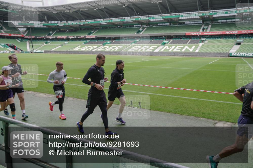 05.10.2025 - 20. swb-Marathon Bremen Michael Burmester http://msf.ph/oto/9281693 05.10.2025 13:05:13 Laufen im Stadion 190, 199, 406, 421, 490, 520, 611, 678, 712, 858, 924, 1061, 1132, 1147, 1228, 1404, 1455, 1480, 1545, 1702, 1746, 1765, 1834, 1840, 1867, 1990, 2009, 2058, 2190, 2399, 2536, 2584, 2604, 2664, 2785, 2802, 2901, 2935, 3008, 3025, 3049, 3216, 3378, 3380, 3413, 3433, 3445, 3450, 3479, 3483, 3561, 3658, 3799, 3809, 3837, 3901, 4001, 4055, 4187, 4207, 4241, 4326, 4332, 4376, 4627, 4634, 4665, 4671, 4676, 4838, 4855, 4858, 4892, 4904, 5247, 5286, 5295, 5382, 5614, 5904, 6283 meine-sportfotos.de