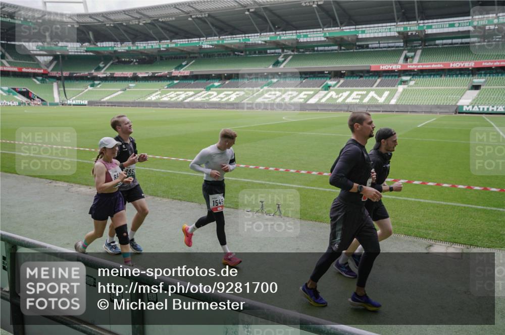05.10.2025 - 20. swb-Marathon Bremen Michael Burmester http://msf.ph/oto/9281700 05.10.2025 13:05:13 Laufen im Stadion 190, 199, 406, 421, 490, 520, 611, 678, 712, 858, 924, 1061, 1132, 1147, 1228, 1404, 1455, 1480, 1545, 1702, 1746, 1765, 1834, 1840, 1867, 1990, 2009, 2058, 2190, 2399, 2536, 2584, 2604, 2664, 2785, 2802, 2901, 2935, 3008, 3025, 3049, 3216, 3378, 3380, 3413, 3433, 3445, 3450, 3479, 3483, 3561, 3658, 3799, 3809, 3837, 3901, 4001, 4055, 4187, 4207, 4241, 4326, 4332, 4376, 4627, 4634, 4665, 4671, 4676, 4838, 4855, 4858, 4892, 4904, 5247, 5286, 5295, 5382, 5614, 5904, 6283 meine-sportfotos.de