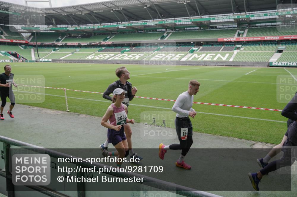 05.10.2025 - 20. swb-Marathon Bremen Michael Burmester http://msf.ph/oto/9281709 05.10.2025 13:05:14 Laufen im Stadion 190, 199, 406, 421, 490, 520, 611, 678, 712, 858, 924, 1061, 1132, 1147, 1228, 1404, 1455, 1480, 1545, 1702, 1746, 1765, 1834, 1840, 1867, 1990, 2009, 2058, 2190, 2399, 2536, 2584, 2604, 2664, 2785, 2802, 2901, 2935, 3008, 3025, 3049, 3216, 3378, 3380, 3413, 3433, 3445, 3450, 3479, 3483, 3561, 3658, 3799, 3809, 3837, 3901, 4001, 4055, 4187, 4207, 4241, 4326, 4332, 4376, 4627, 4634, 4665, 4671, 4676, 4838, 4855, 4858, 4892, 4904, 5247, 5286, 5295, 5382, 5614, 5904, 6283 meine-sportfotos.de