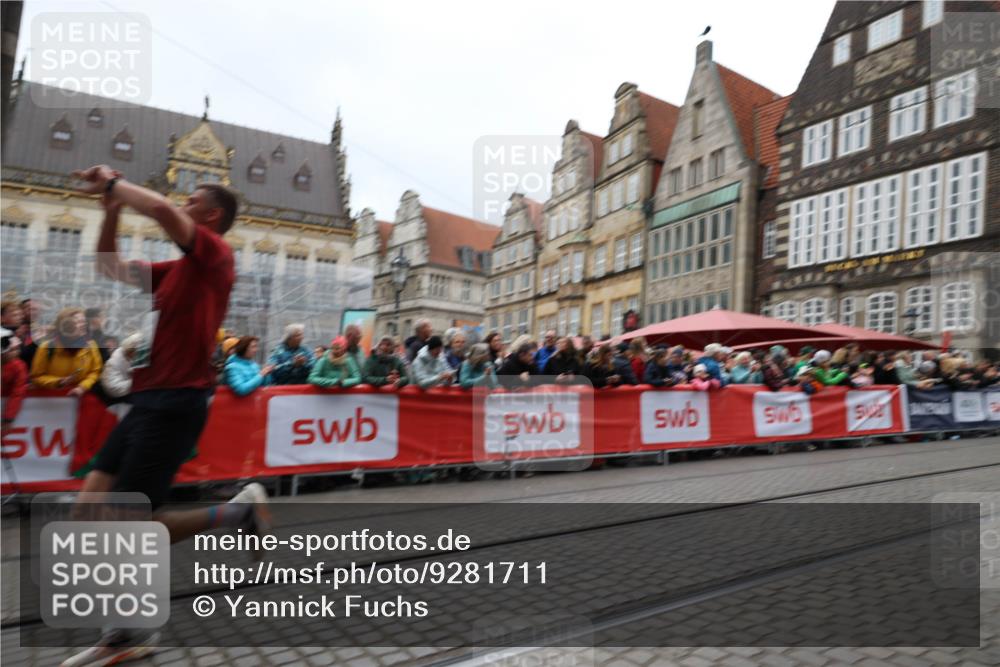 05.10.2025 - 20. swb-Marathon Bremen Yannick Fuchs http://msf.ph/oto/9281711 05.10.2025 12:55:30 Ziel 235, 474, 1443, 2132, 6444, 7883 meine-sportfotos.de