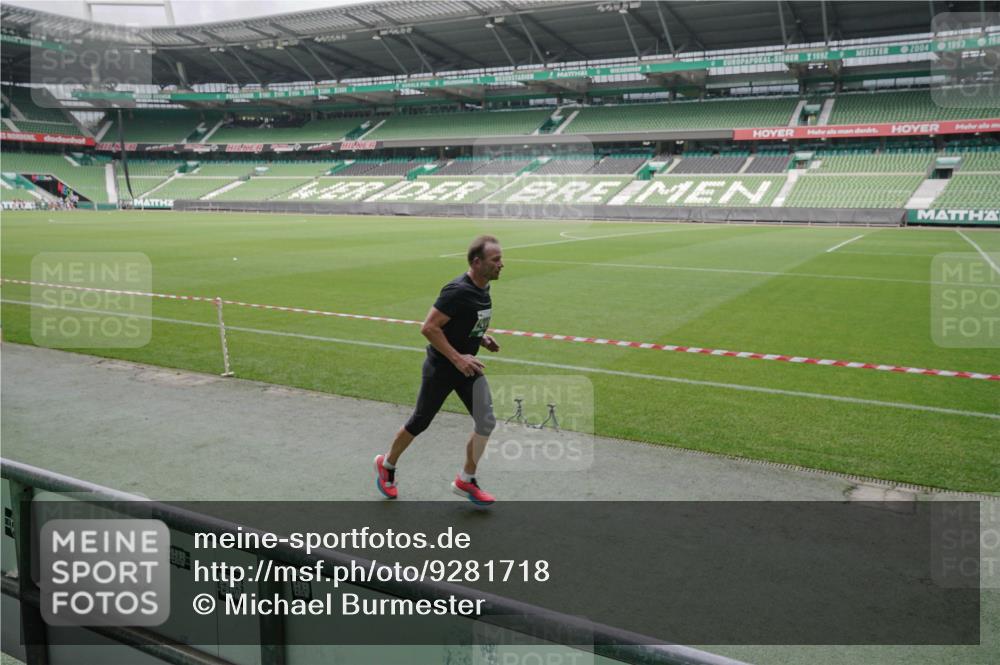 05.10.2025 - 20. swb-Marathon Bremen Michael Burmester http://msf.ph/oto/9281718 05.10.2025 13:05:15 Laufen im Stadion 190, 199, 406, 421, 490, 520, 611, 678, 712, 858, 924, 1061, 1132, 1147, 1228, 1404, 1455, 1480, 1545, 1702, 1746, 1765, 1834, 1840, 1867, 1990, 2009, 2058, 2190, 2399, 2536, 2584, 2604, 2664, 2785, 2802, 2901, 2935, 3008, 3025, 3049, 3216, 3378, 3380, 3413, 3433, 3445, 3450, 3479, 3483, 3561, 3658, 3799, 3809, 3837, 3901, 4001, 4055, 4187, 4207, 4241, 4326, 4332, 4376, 4634, 4665, 4671, 4676, 4838, 4855, 4858, 4892, 4904, 5286, 5295, 5382, 5614, 5904, 6283 meine-sportfotos.de