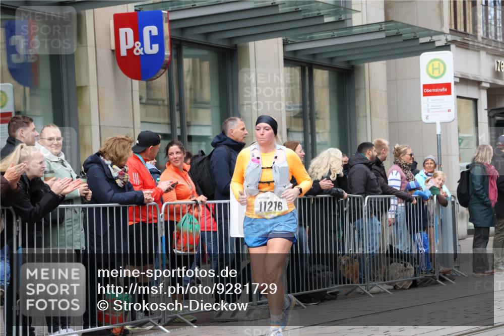 05.10.2025 - 20. swb-Marathon Bremen Strokosch-Dieckow http://msf.ph/oto/9281729 05.10.2025 11:19:28 Ziel 9705, 10677, 11216, 9705, 10677, 11216 meine-sportfotos.de