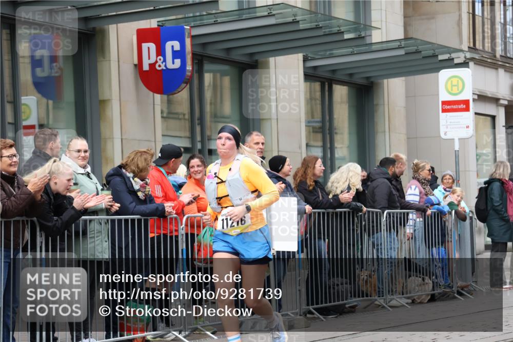 05.10.2025 - 20. swb-Marathon Bremen Strokosch-Dieckow http://msf.ph/oto/9281739 05.10.2025 11:19:29 Ziel 10677, 11216, 10677, 11216 meine-sportfotos.de