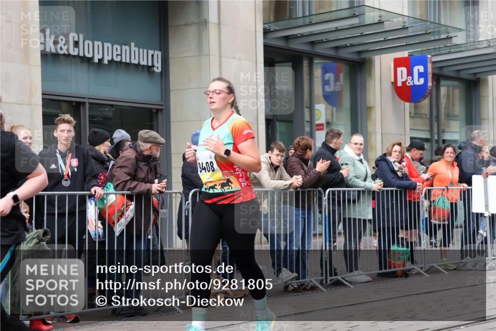 05.10.2025 - 20. swb-Marathon Bremen Strokosch-Dieckow http://msf.ph/oto/9281805 05.10.2025 11:19:47 Ziel 9323, 9408, 9688, 11216, 9323, 9408, 9688, 11216 meine-sportfotos.de