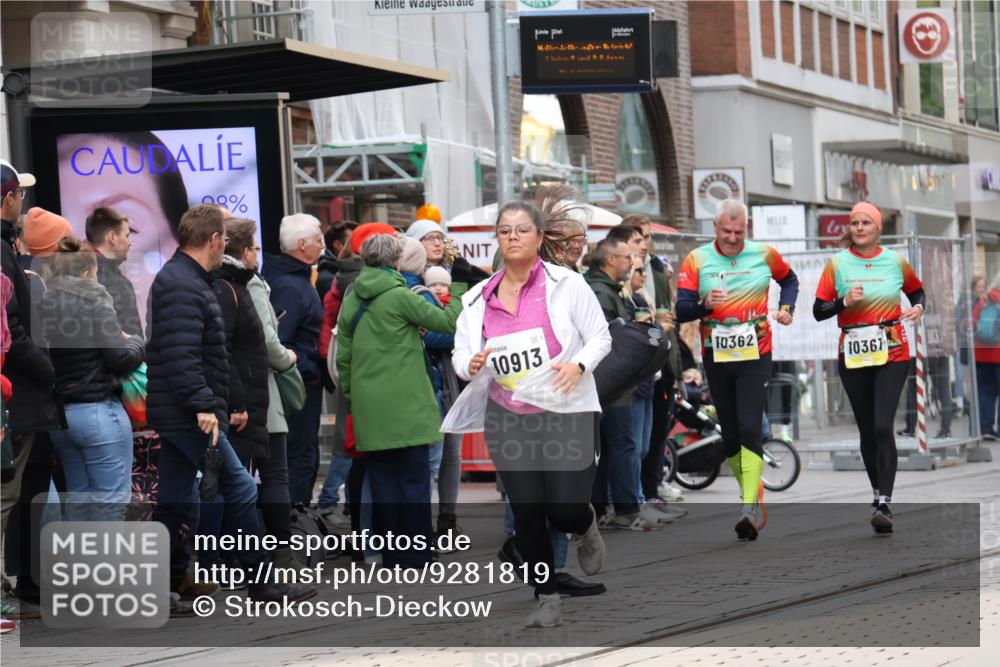 05.10.2025 - 20. swb-Marathon Bremen Strokosch-Dieckow http://msf.ph/oto/9281819 05.10.2025 11:20:33 Ziel 9405, 10012, 10362, 10720, 10913, 11643, 9405, 10012, 10362, 10720, 10913, 11643 meine-sportfotos.de