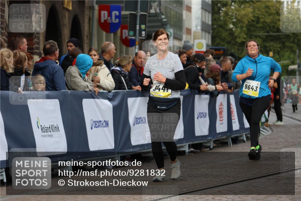 05.10.2025 - 20. swb-Marathon Bremen Strokosch-Dieckow http://msf.ph/oto/9281832 05.10.2025 11:15:13 Ziel 9441, 9643, 10984, 11293, 11635 meine-sportfotos.de