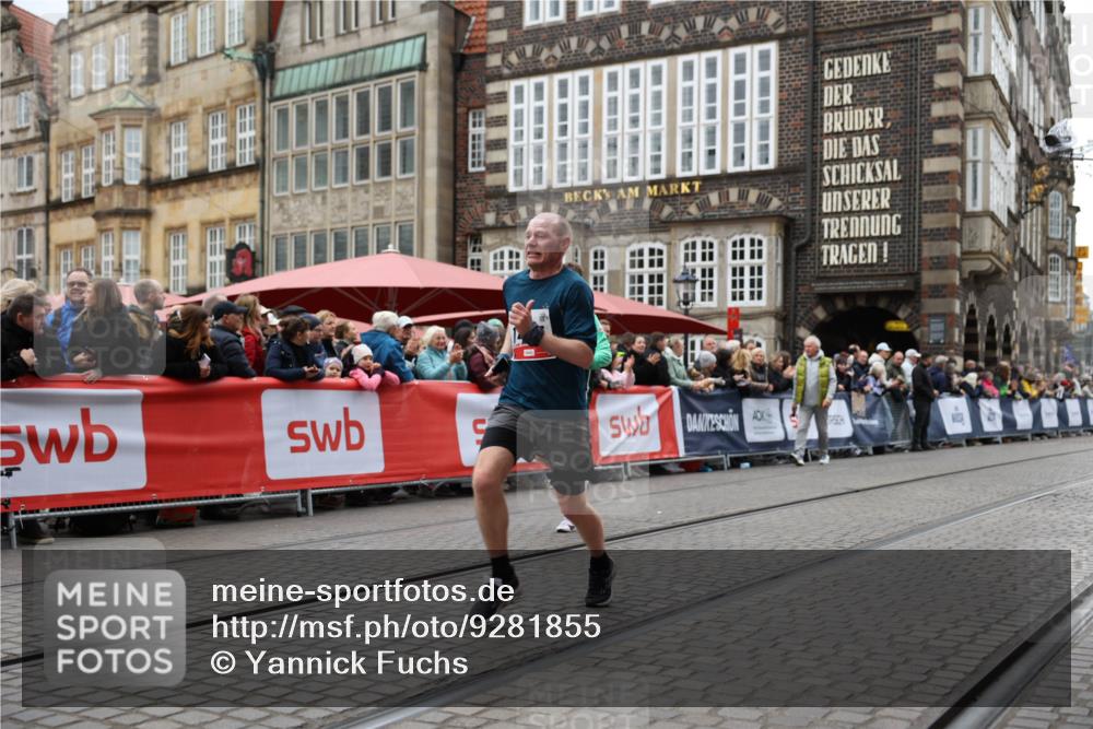 05.10.2025 - 20. swb-Marathon Bremen Yannick Fuchs http://msf.ph/oto/9281855 05.10.2025 12:55:32 Ziel 474, 1443, 1912, 2132, 6444 meine-sportfotos.de