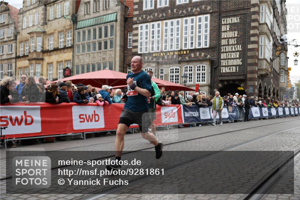 05.10.2025 - 20. swb-Marathon Bremen Yannick Fuchs http://msf.ph/oto/9281861 05.10.2025 12:55:32 Ziel 474, 1443, 1912, 2132, 6444 meine-sportfotos.de