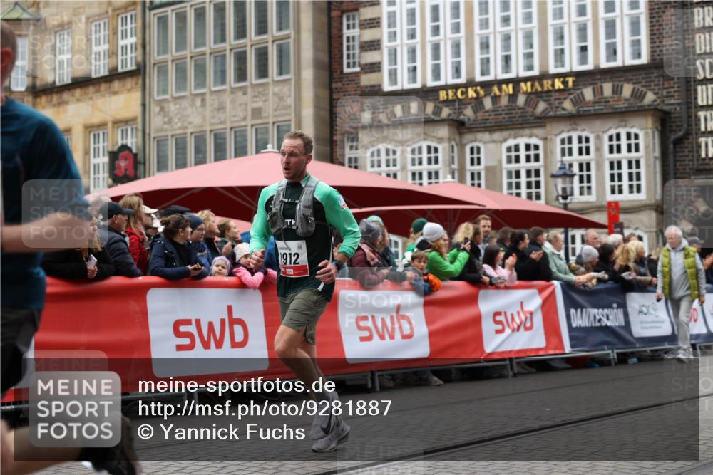 05.10.2025 - 20. swb-Marathon Bremen Yannick Fuchs http://msf.ph/oto/9281887 05.10.2025 12:55:32 Ziel 474, 1443, 1912, 2132, 6444 meine-sportfotos.de